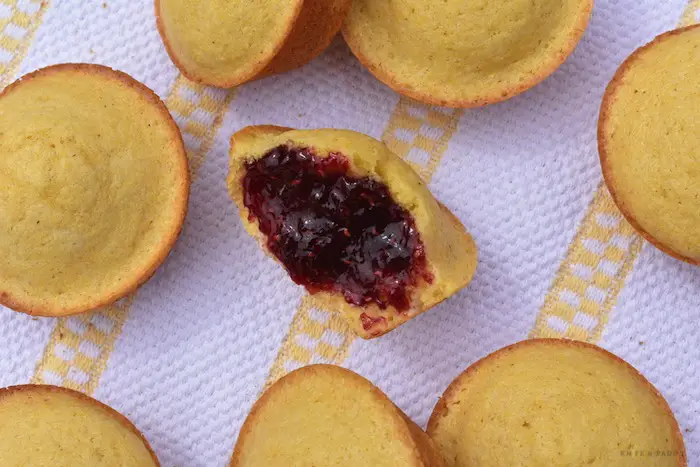 Muffins with raspberry preserves