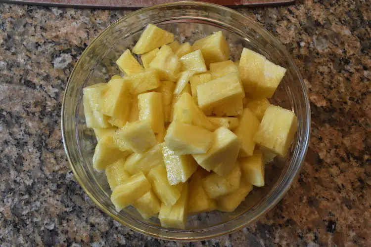 Pineapple chunks in bowl
