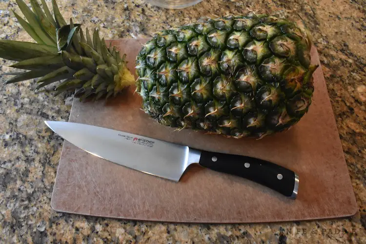 Pineapple with no stem