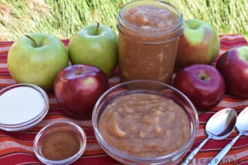 Quick & Easy Homemade Applesauce • www.knifeandpaddle.com