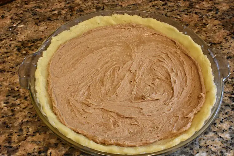 Pie crust with peanut butter filling