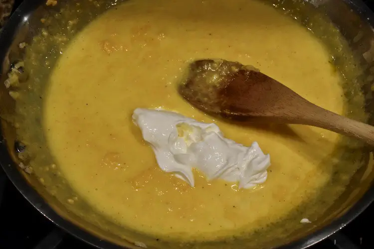 Creamy cheese sauce with sour cream