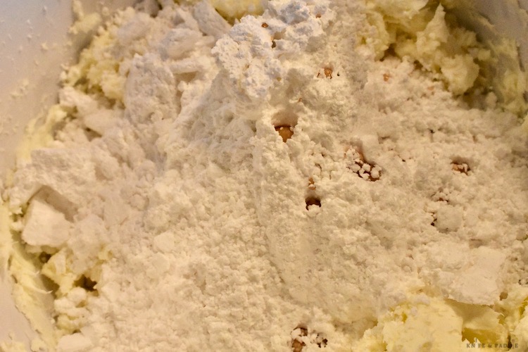 Powdered sugar, cream cheese, vanilla