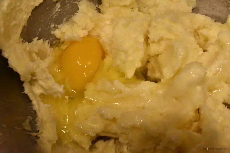 Butter, cream cheese, sugar, vanilla extract, egg