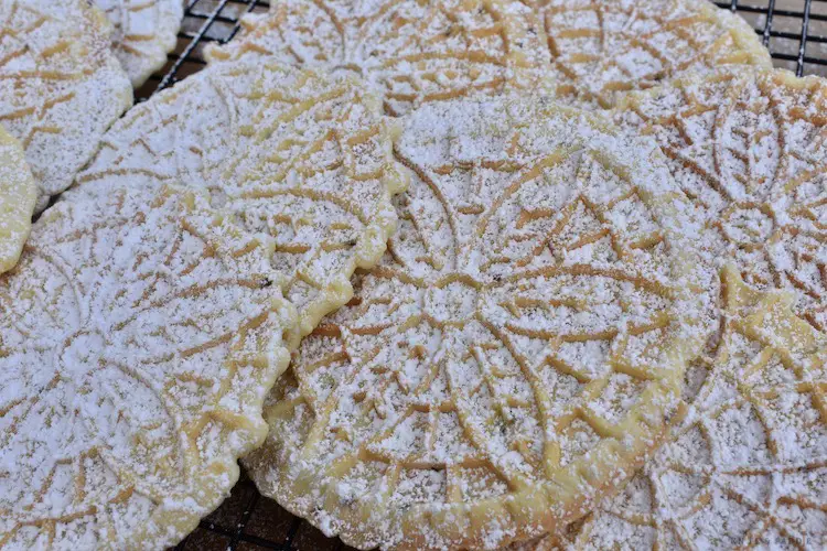 https://knifeandpaddle.com/wp-content/uploads/2021/01/Homemade-Italian-Pizzelles-Anise-13-4.jpg