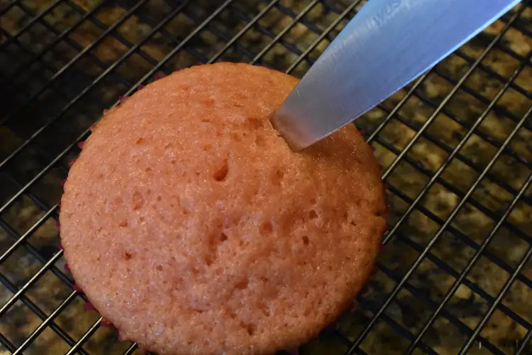 Cutting a hole in the muffin