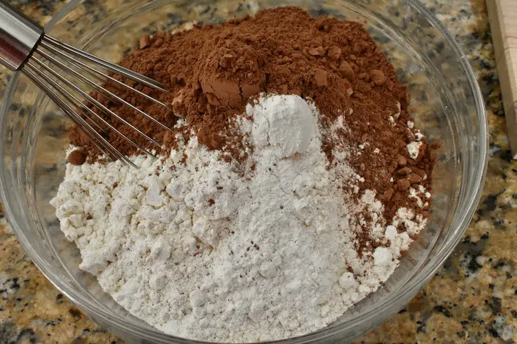 Flour, cocoa and baking powder