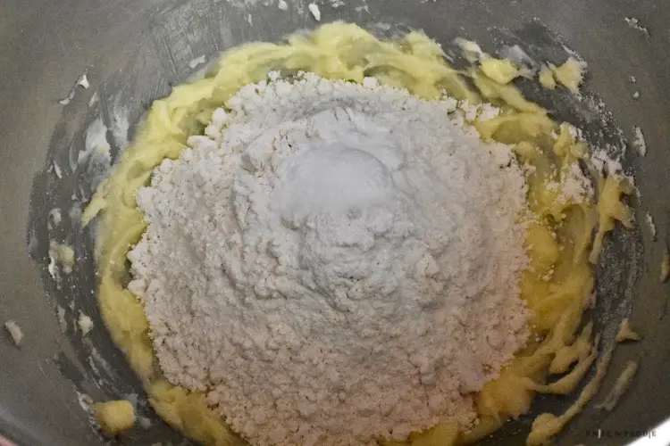 Vegetable shortening, butter, egg, lemon extract, flour, cream of tartar, baking soda and salt in a mixing bowl