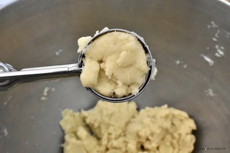 Cookie scoop with dough