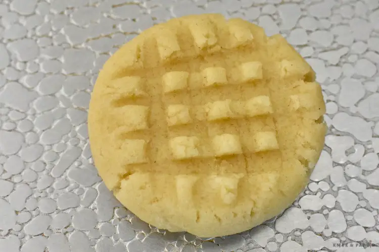 Crisscross pattern on the cookie