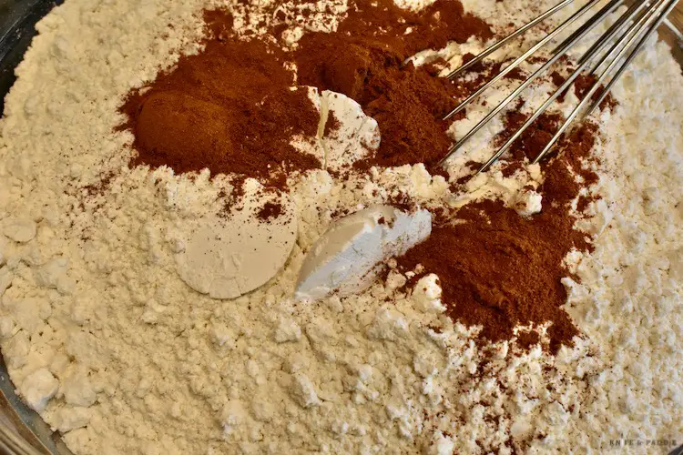 Flour, baking soda, cinnamon and salt in a mixing bowl