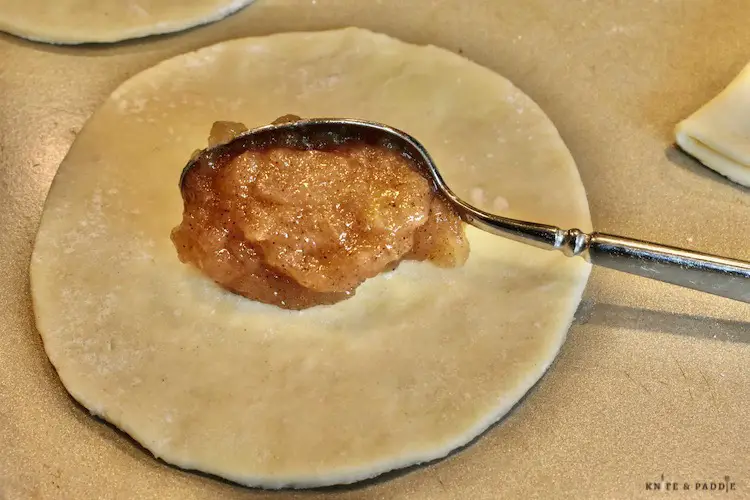 4 inch round pie crust and one teaspoon of applesauce