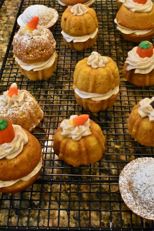 A variety of different Mini Spiced Pumpkin Cakes