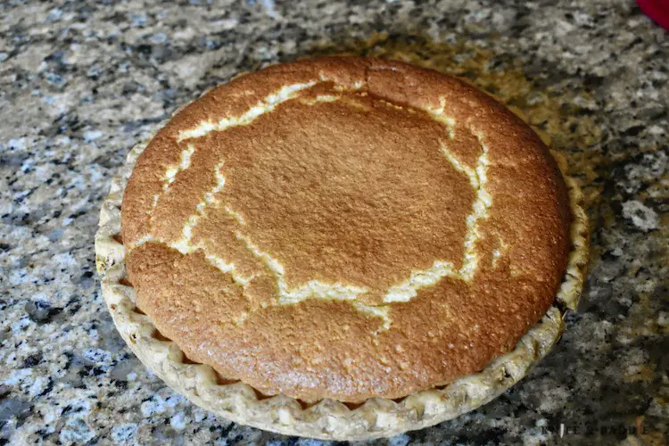 Custard pie with a caramelized top 