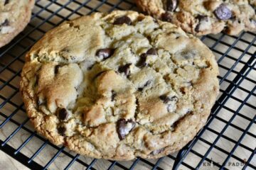 Bakery Style Chocolate Chip Cookies • Www.knifeandpaddle.com