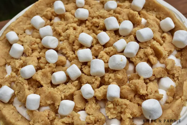 Graham crackers, marshmallow creme, marshmallows and chocolate bars in a pie plate