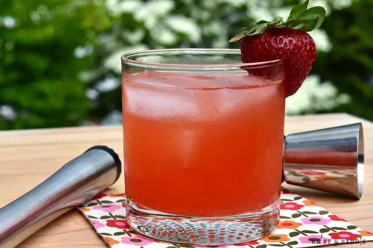 Strawberry Rhubarb Spritz