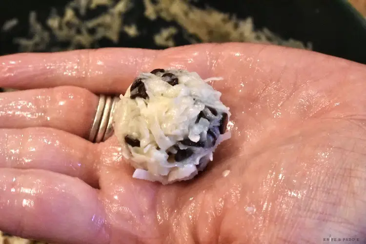 Rolled coconut ball