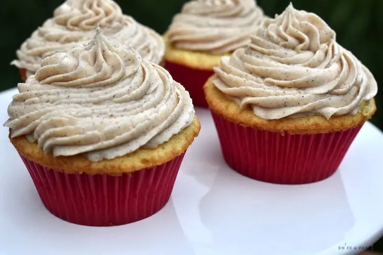 Sweet & Simple Apple Pie Cupcakes with cinnamon buttercream frosting 